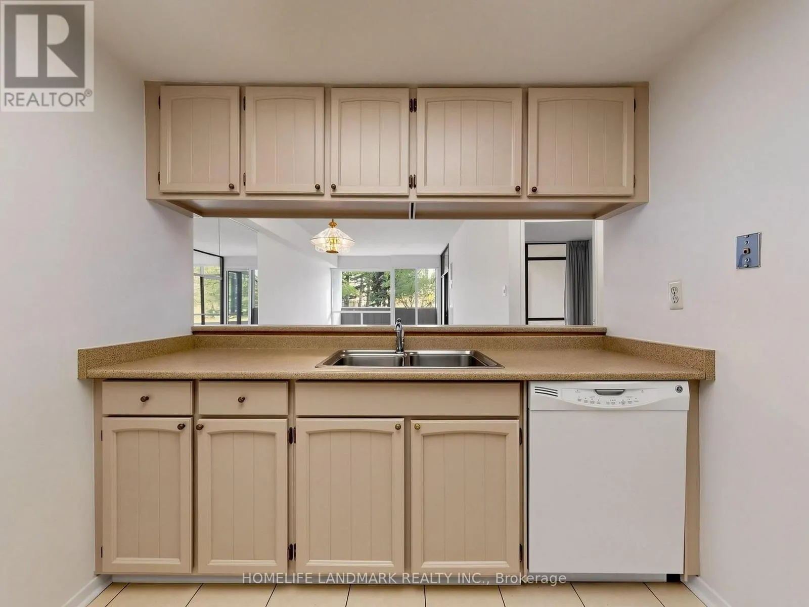 102 - 1555 FINCH AVENUE E
