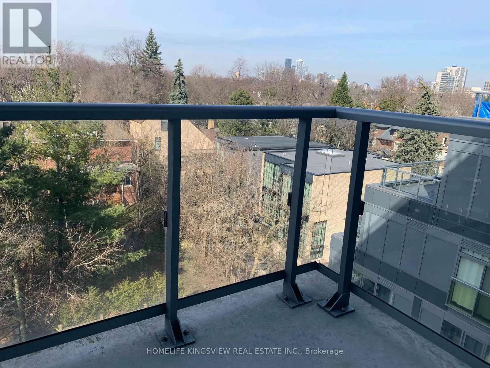 613 - 6 PARKWOOD AVENUE