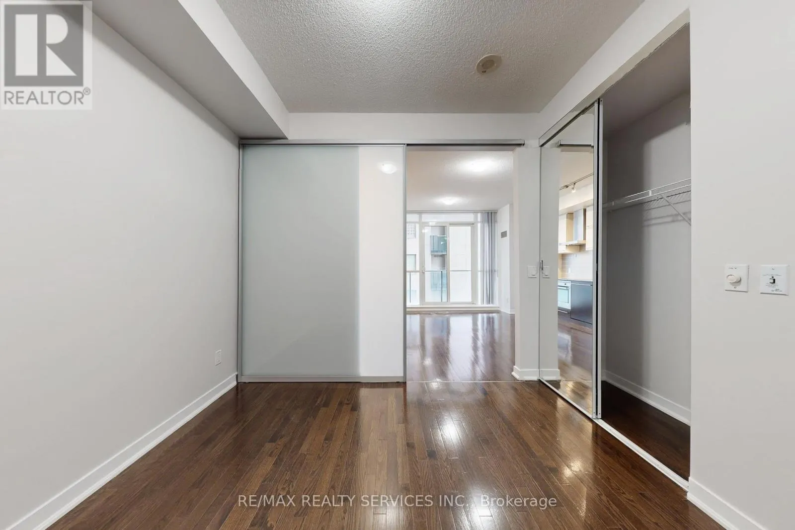 1009 - 770 BAY STREET