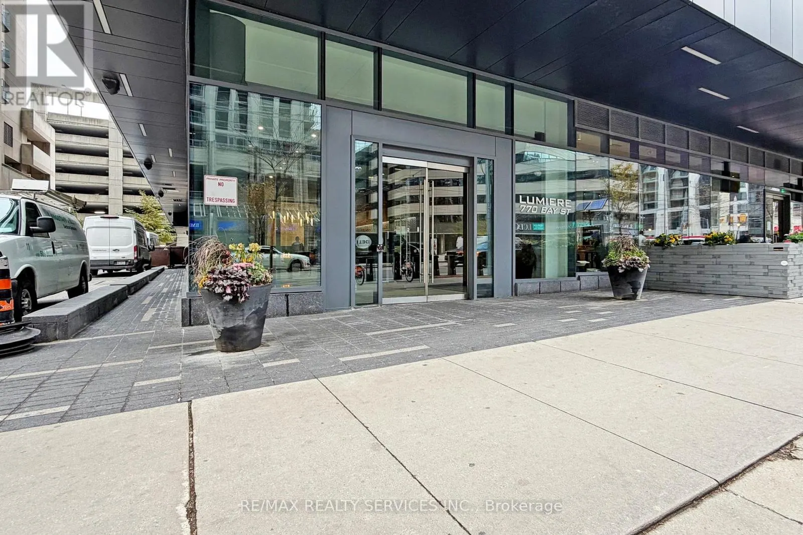 1009 - 770 BAY STREET