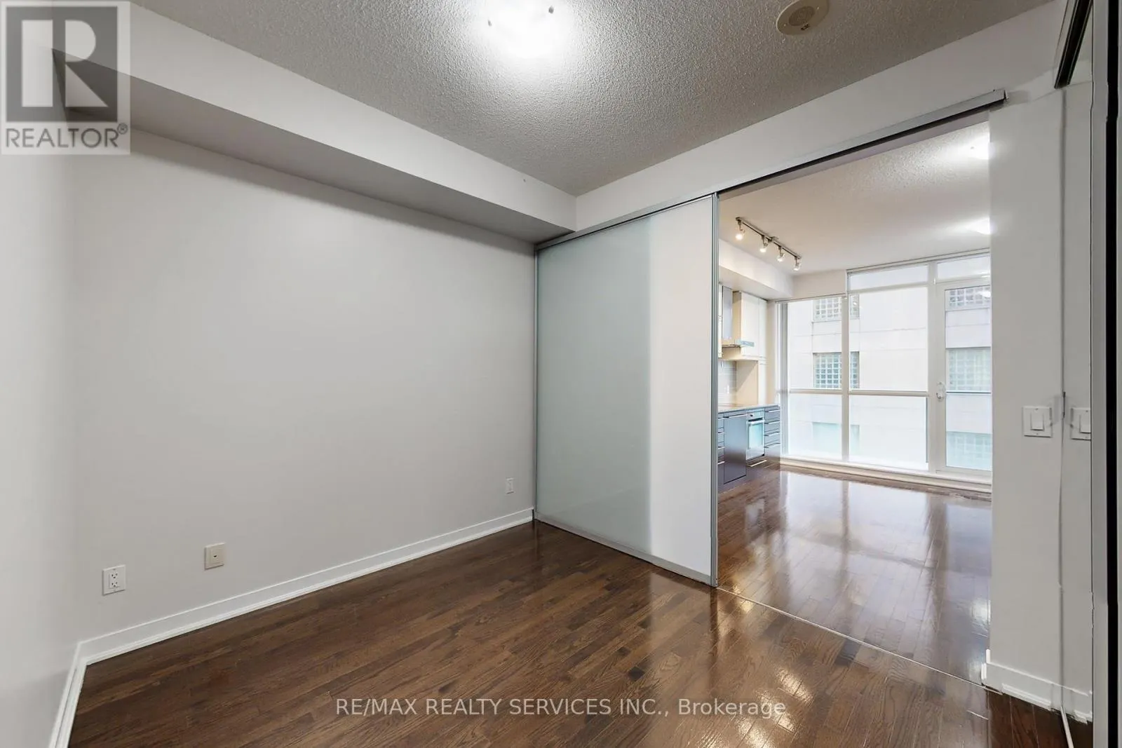 1009 - 770 BAY STREET
