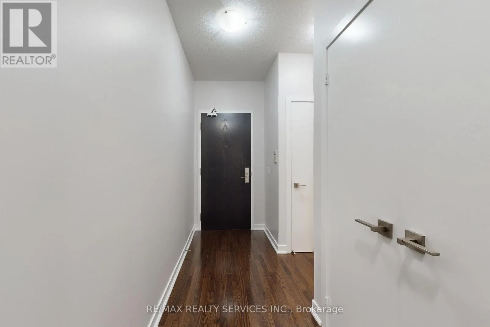 1009 - 770 BAY STREET