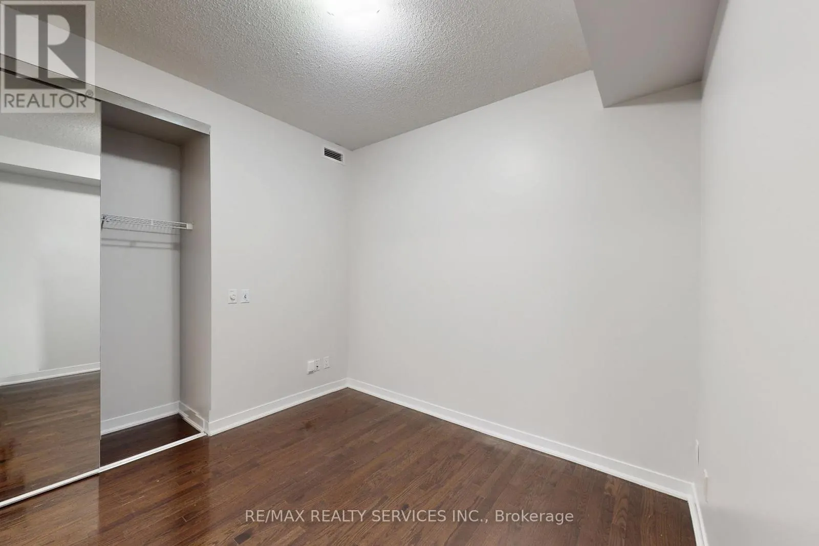 1009 - 770 BAY STREET