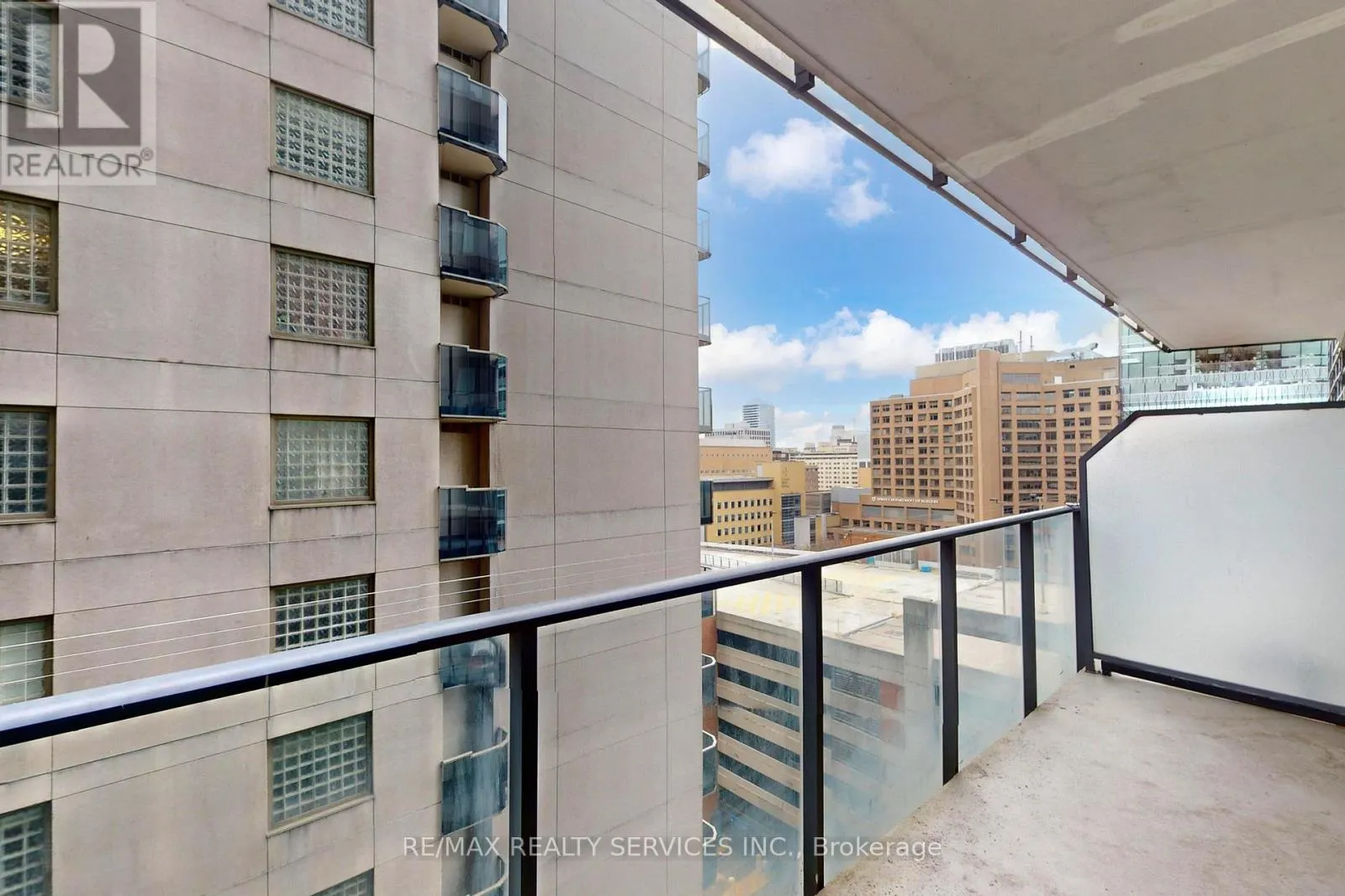 1009 - 770 BAY STREET