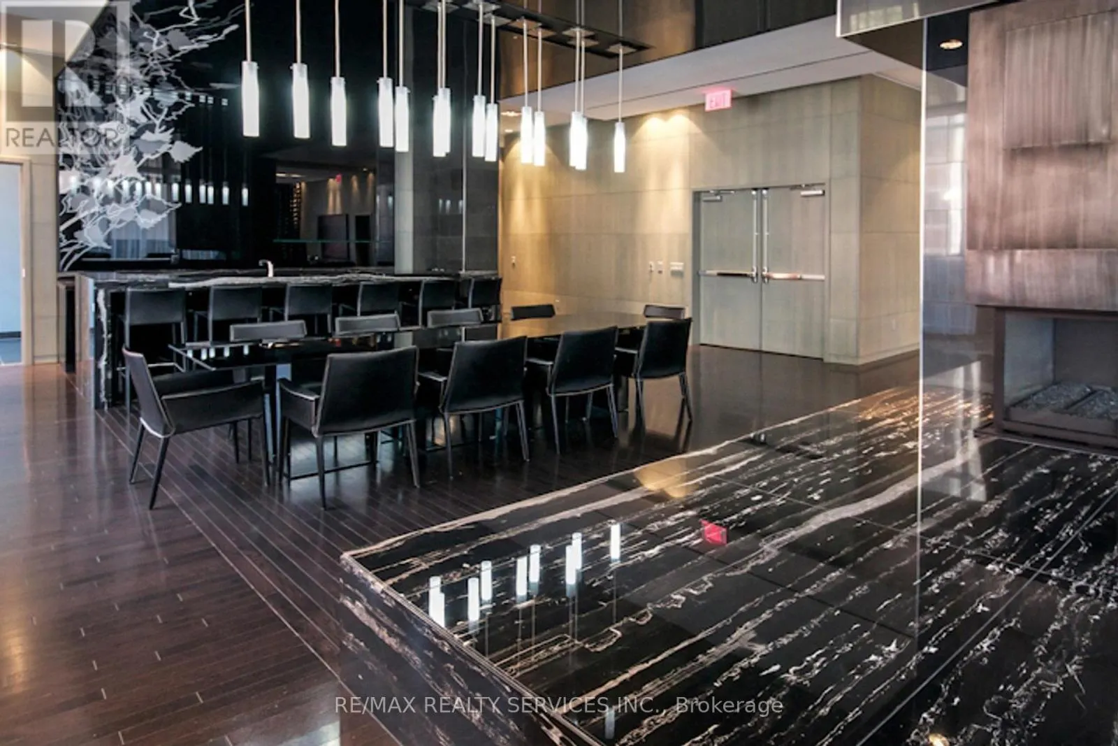1009 - 770 BAY STREET