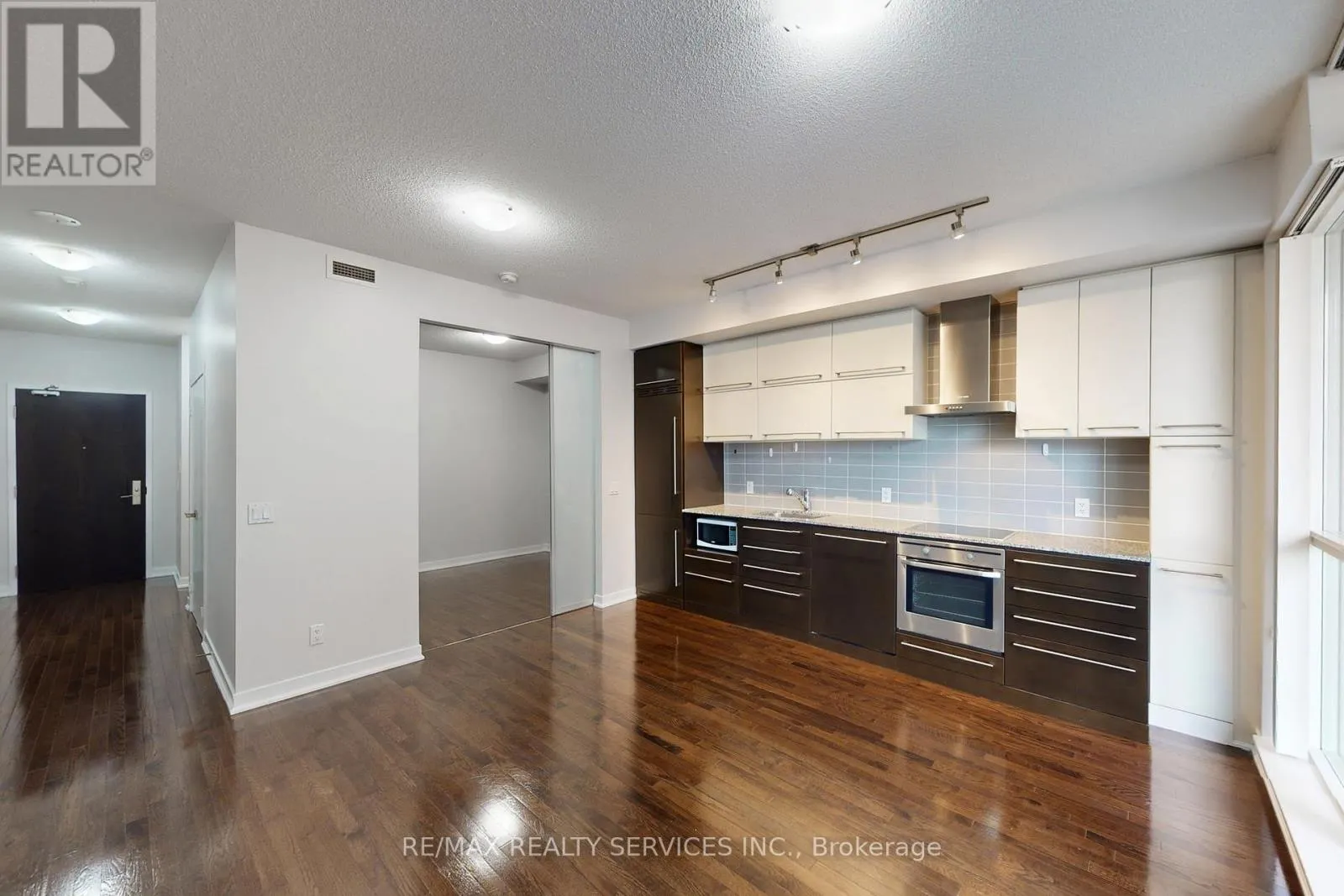 1009 - 770 BAY STREET