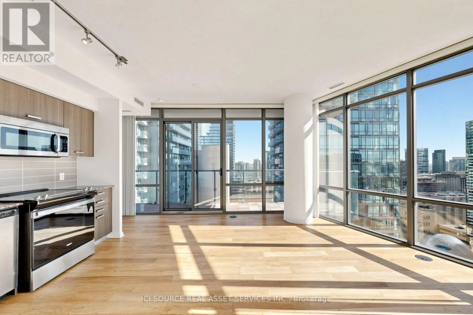 2608 - 832 BAY STREET