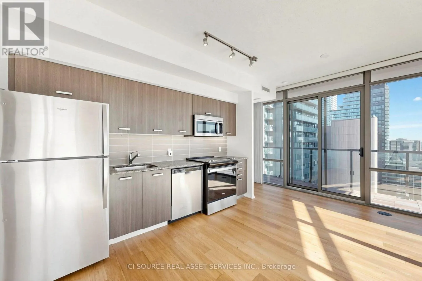 2608 - 832 BAY STREET