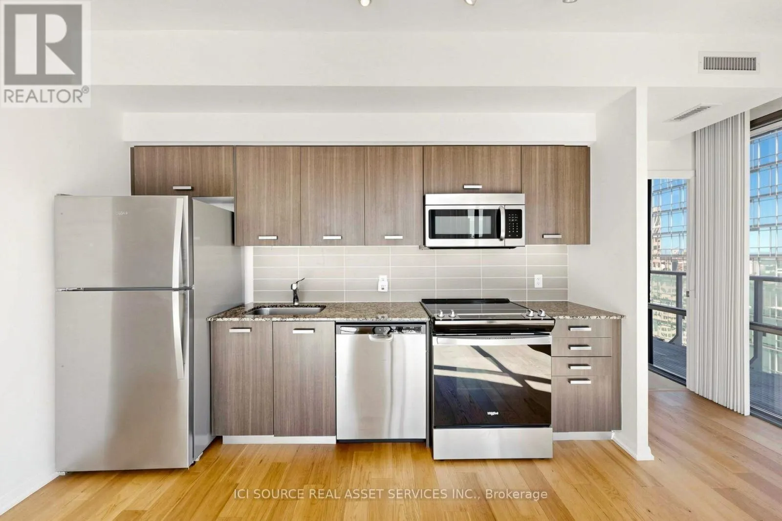 2608 - 832 BAY STREET
