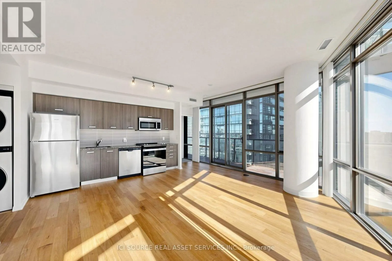 2608 - 832 BAY STREET
