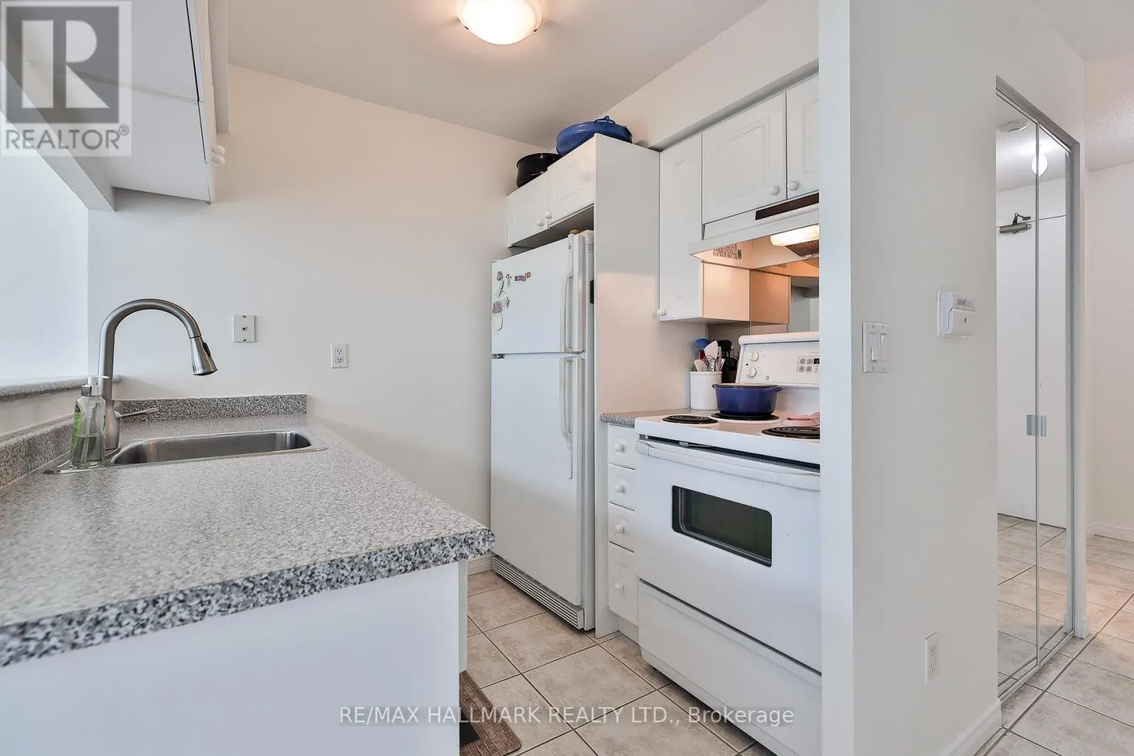 528 - 109 FRONT STREET E