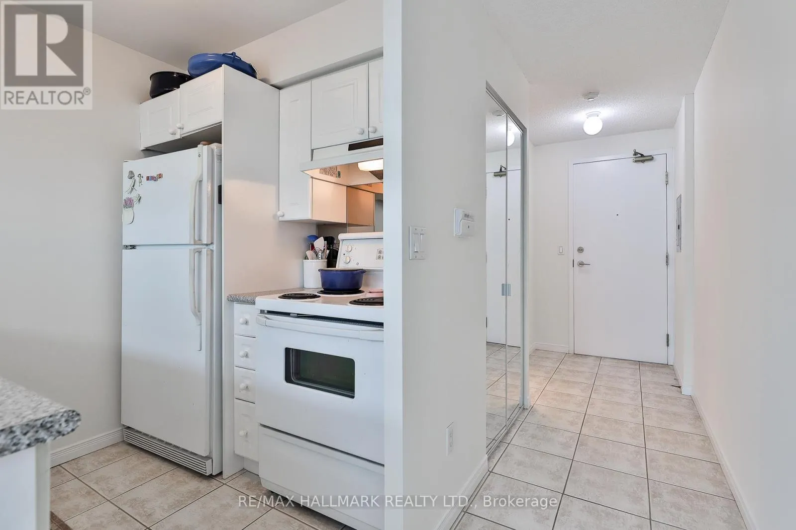 528 - 109 FRONT STREET E
