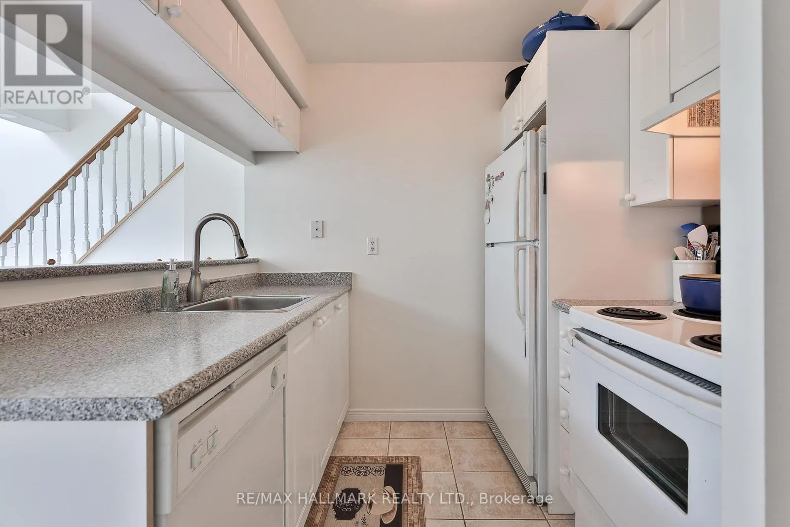 528 - 109 FRONT STREET E