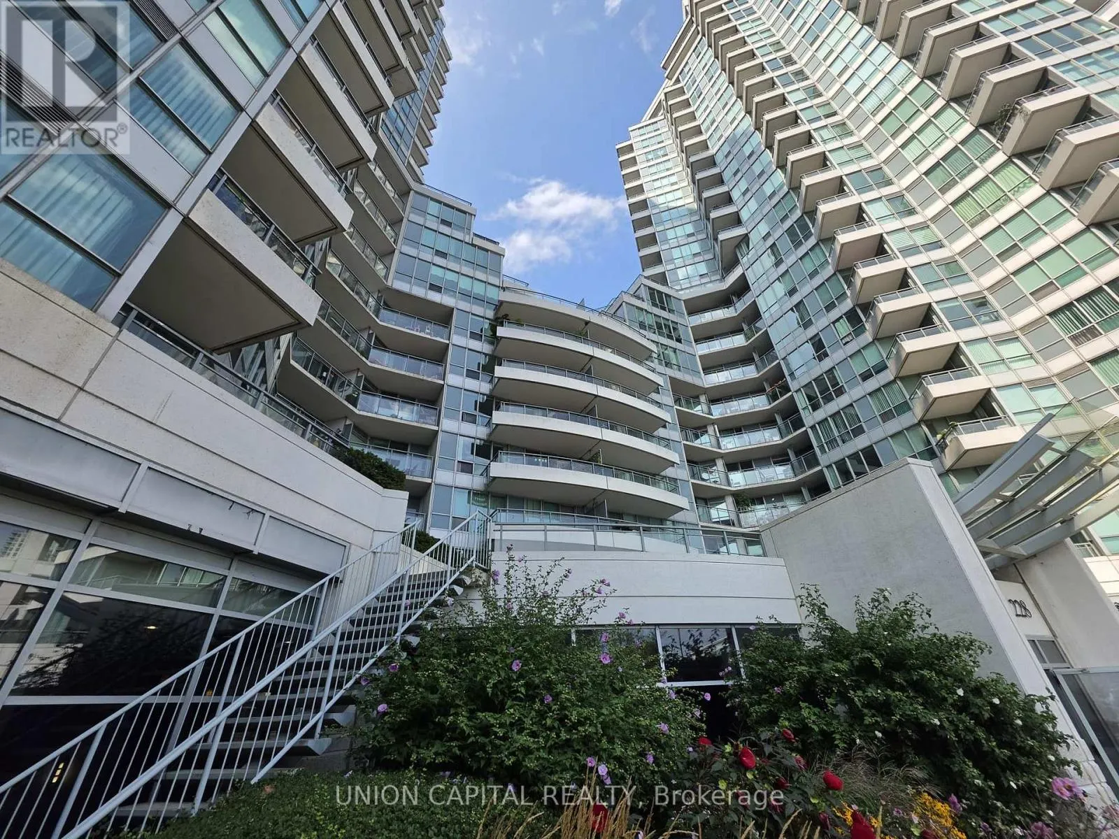 302 - 228 QUEENS QUAY W