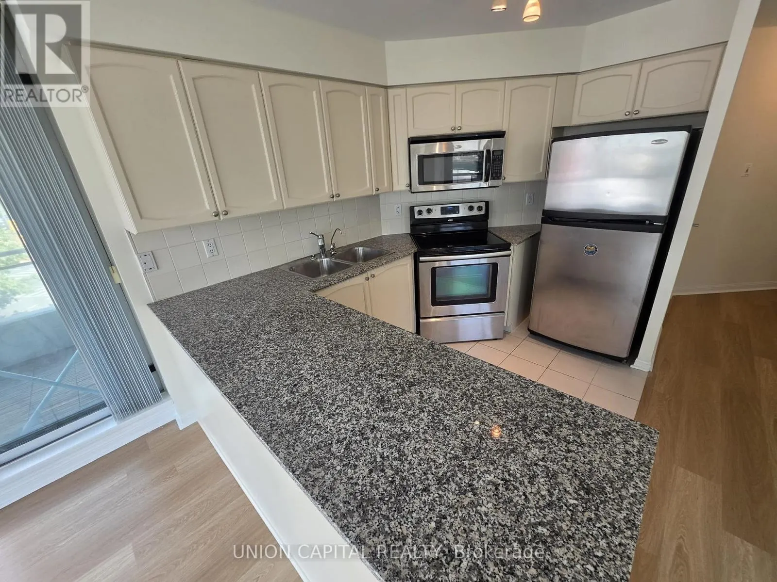 302 - 228 QUEENS QUAY W