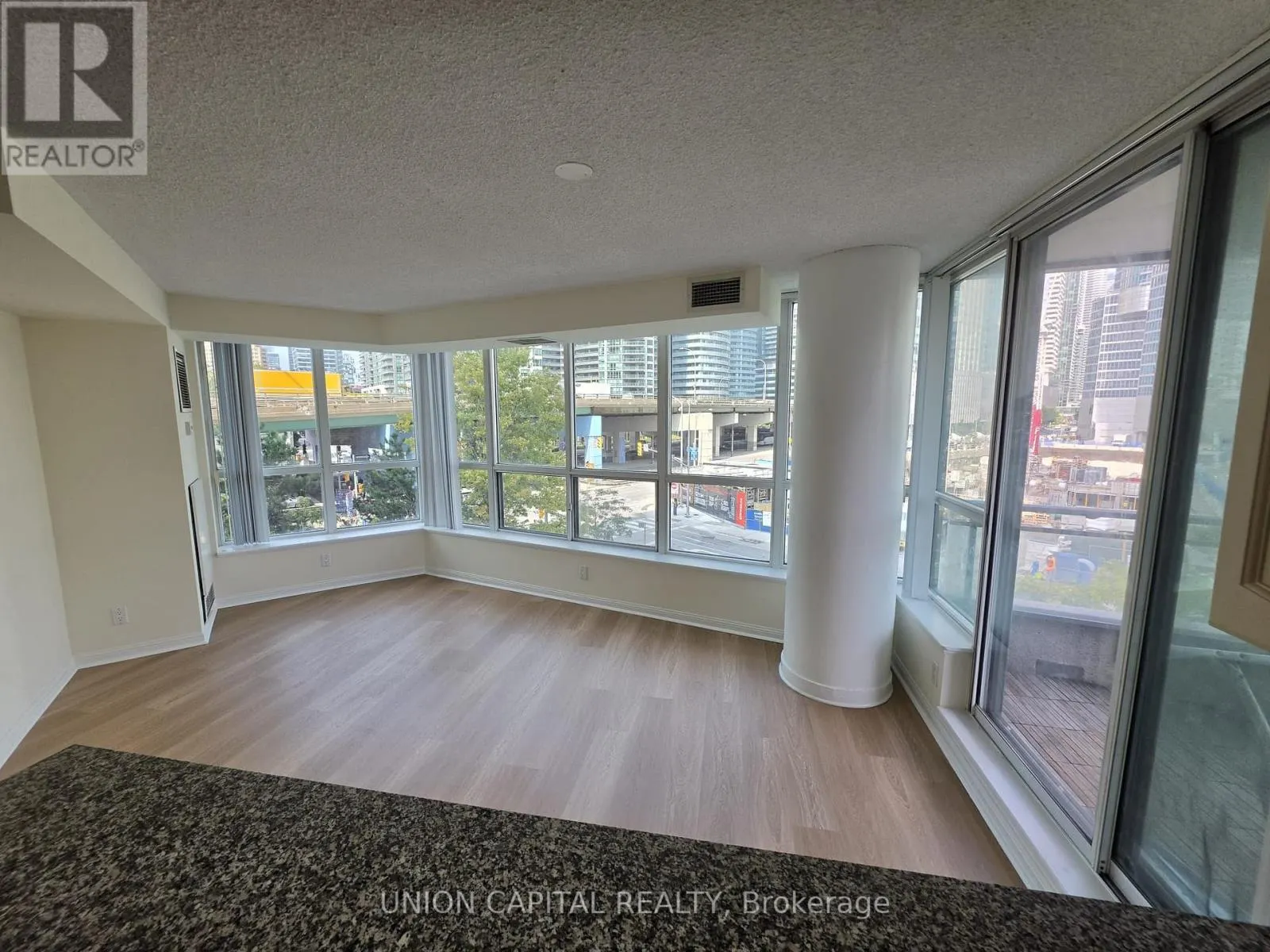 302 - 228 QUEENS QUAY W
