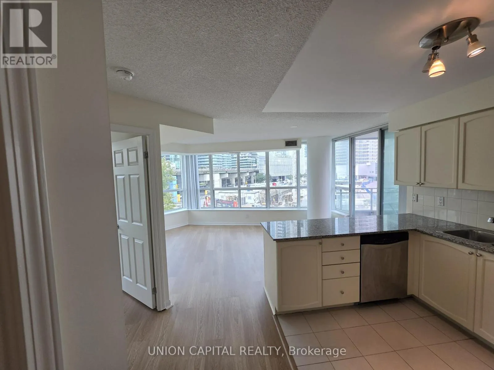 302 - 228 QUEENS QUAY W