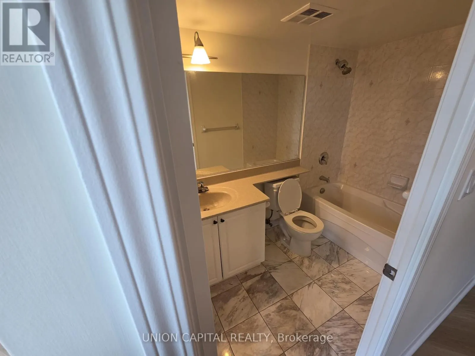 302 - 228 QUEENS QUAY W