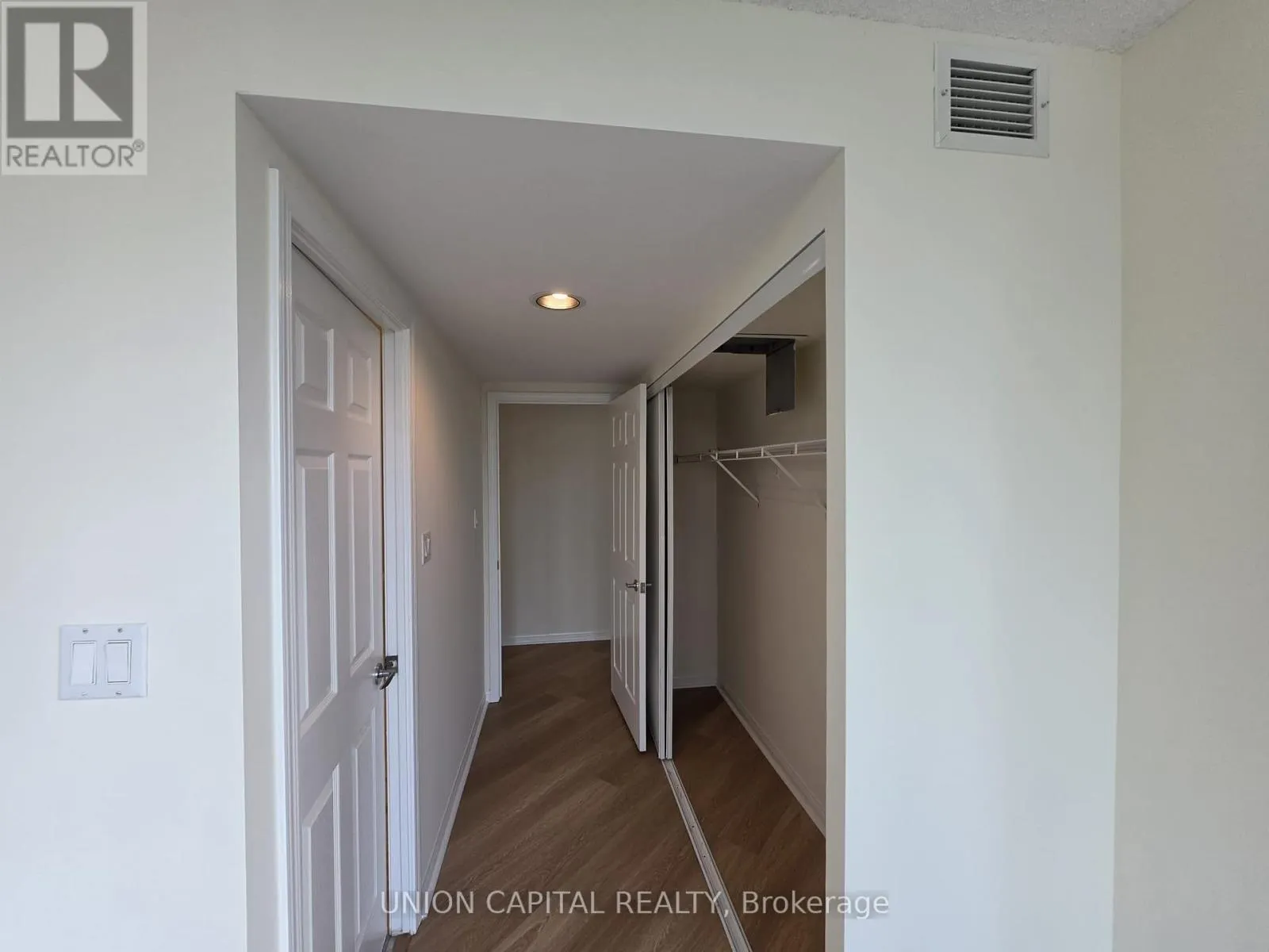 302 - 228 QUEENS QUAY W