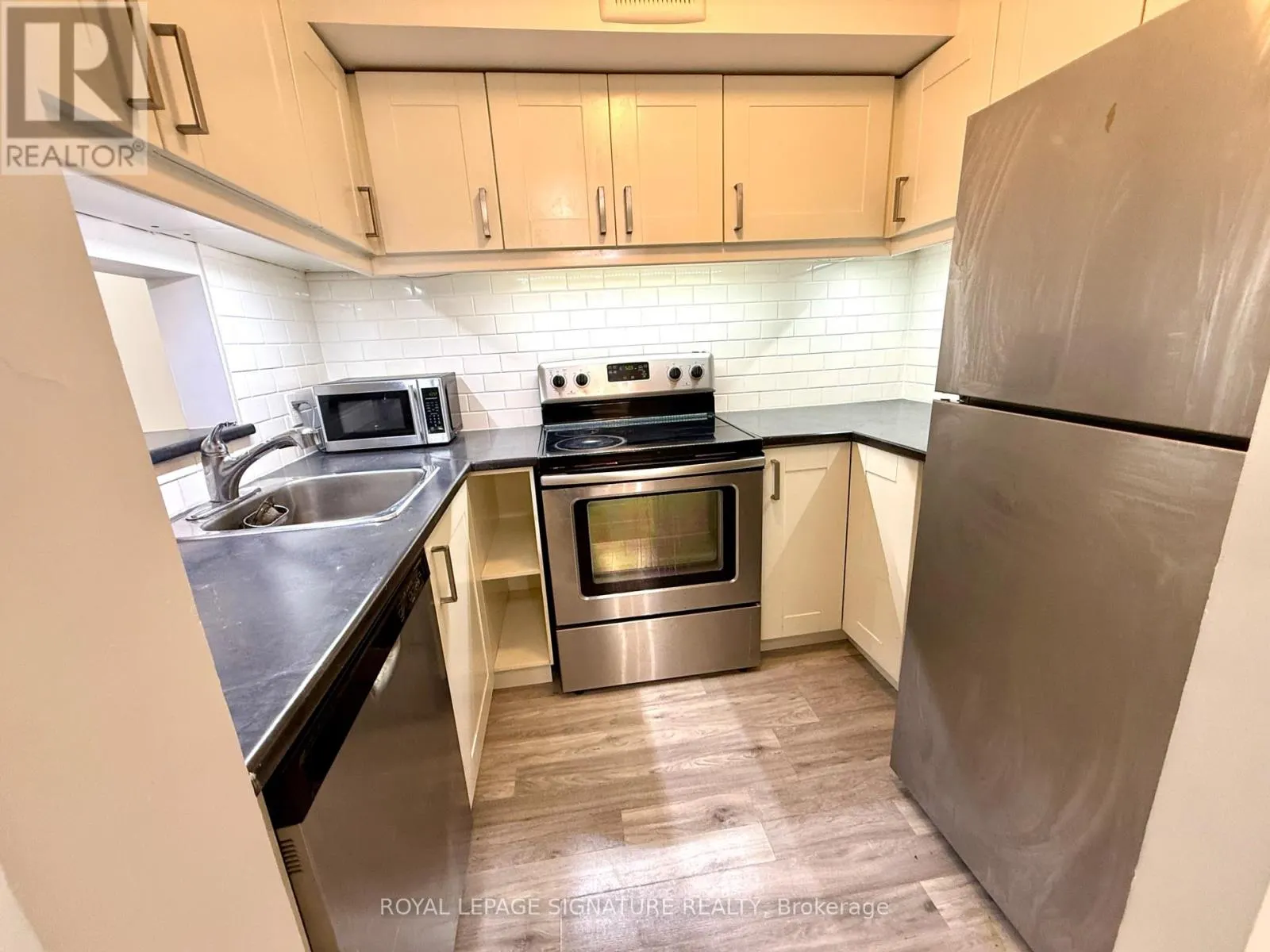 309 - 92 KING STREET E