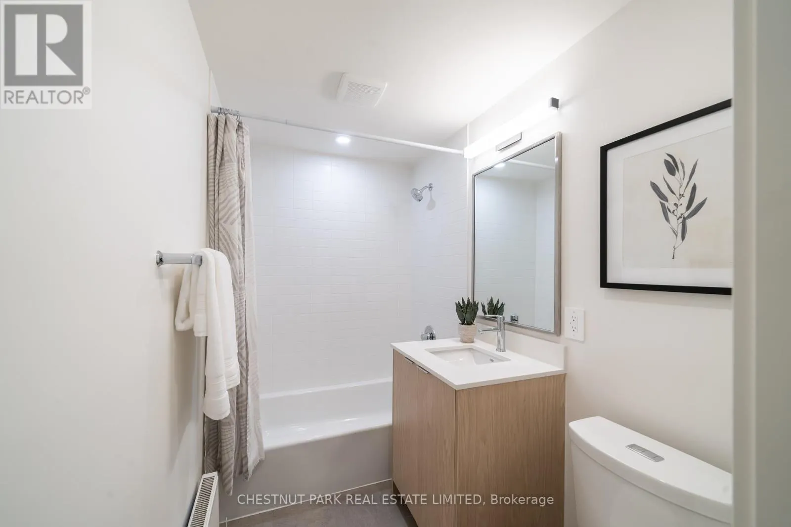4 - 1466 AVENUE ROAD
