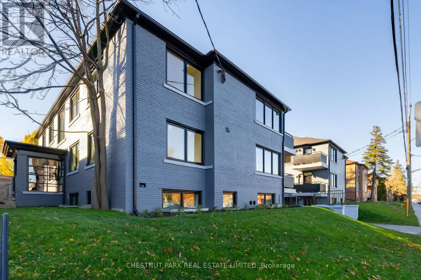 4 - 1466 AVENUE ROAD