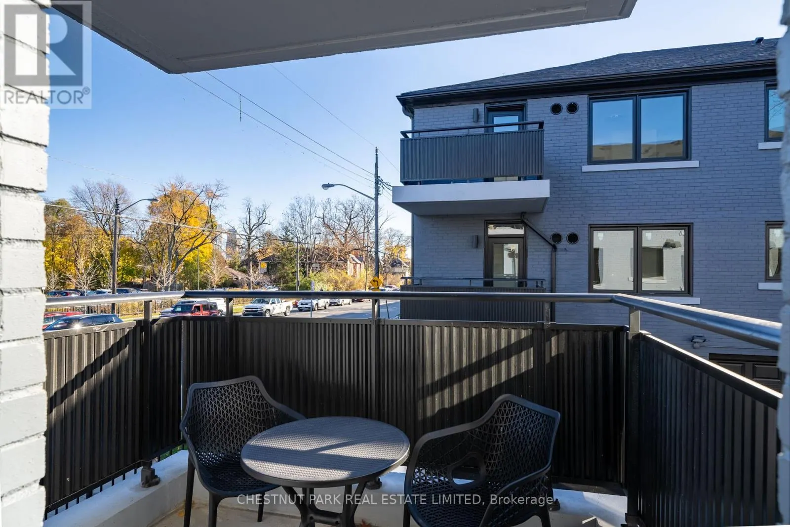 4 - 1466 AVENUE ROAD