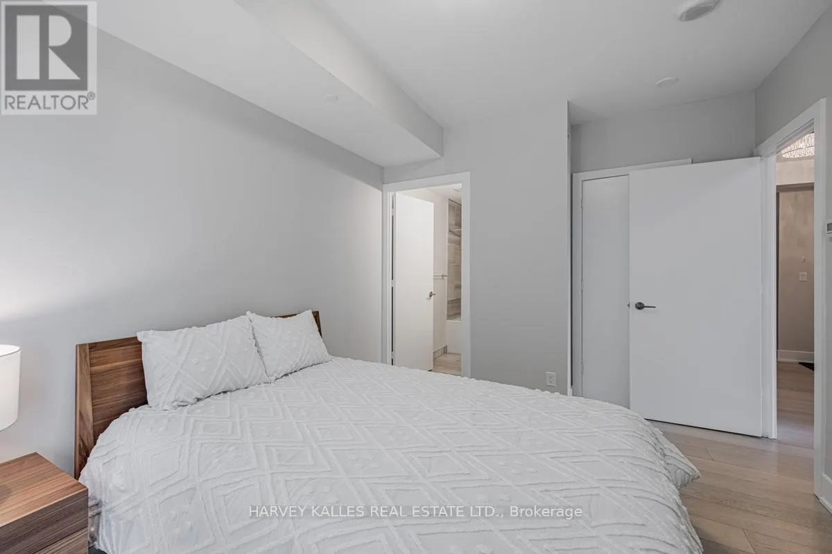 1001 - 200 BLOOR STREET W