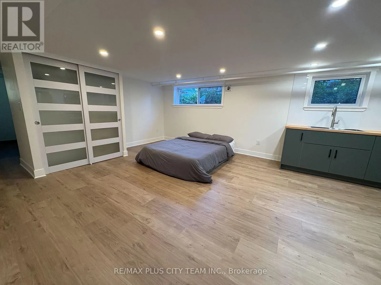 10 - 3835 BATHURST STREET