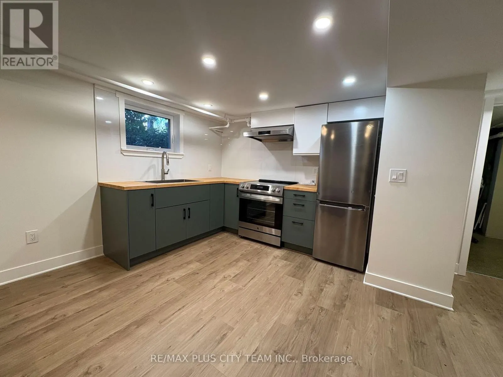 10 - 3835 BATHURST STREET