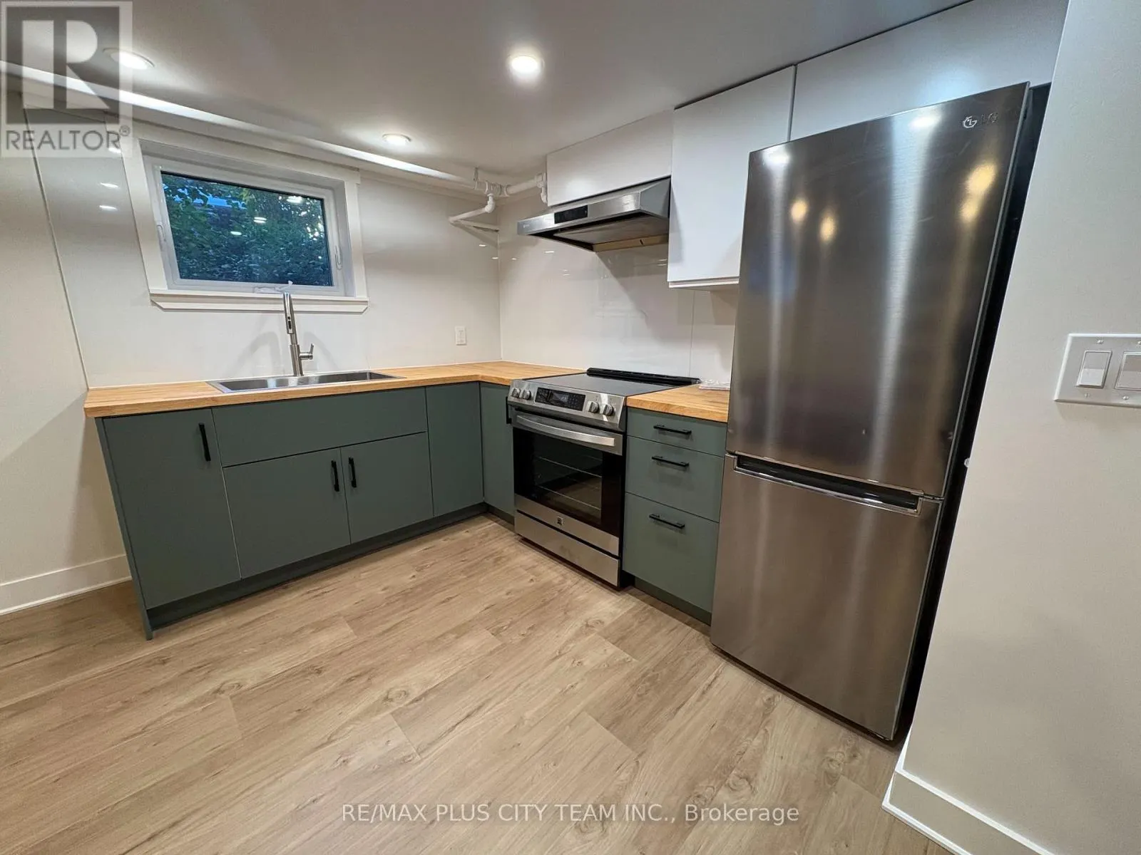 10 - 3835 BATHURST STREET