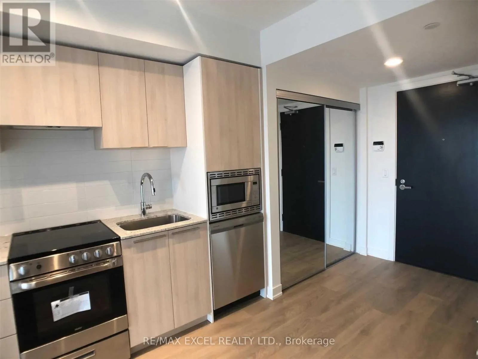 2502 - 18 MAITLAND TERRACE