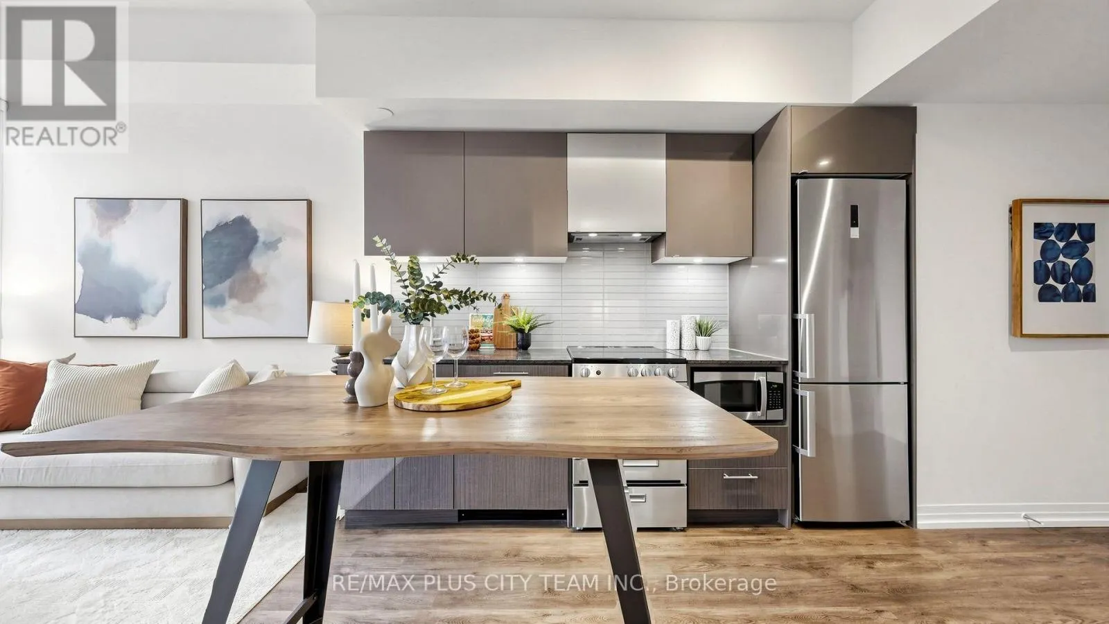 1903 - 251 JARVIS STREET