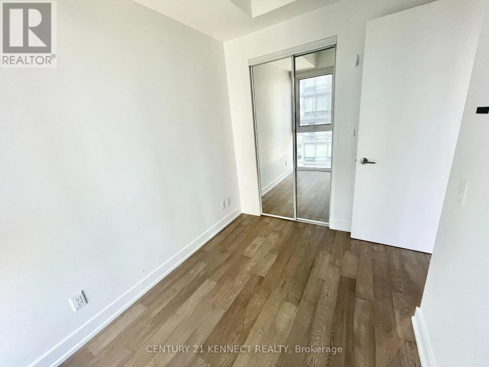 2301 - 7 GRENVILLE STREET