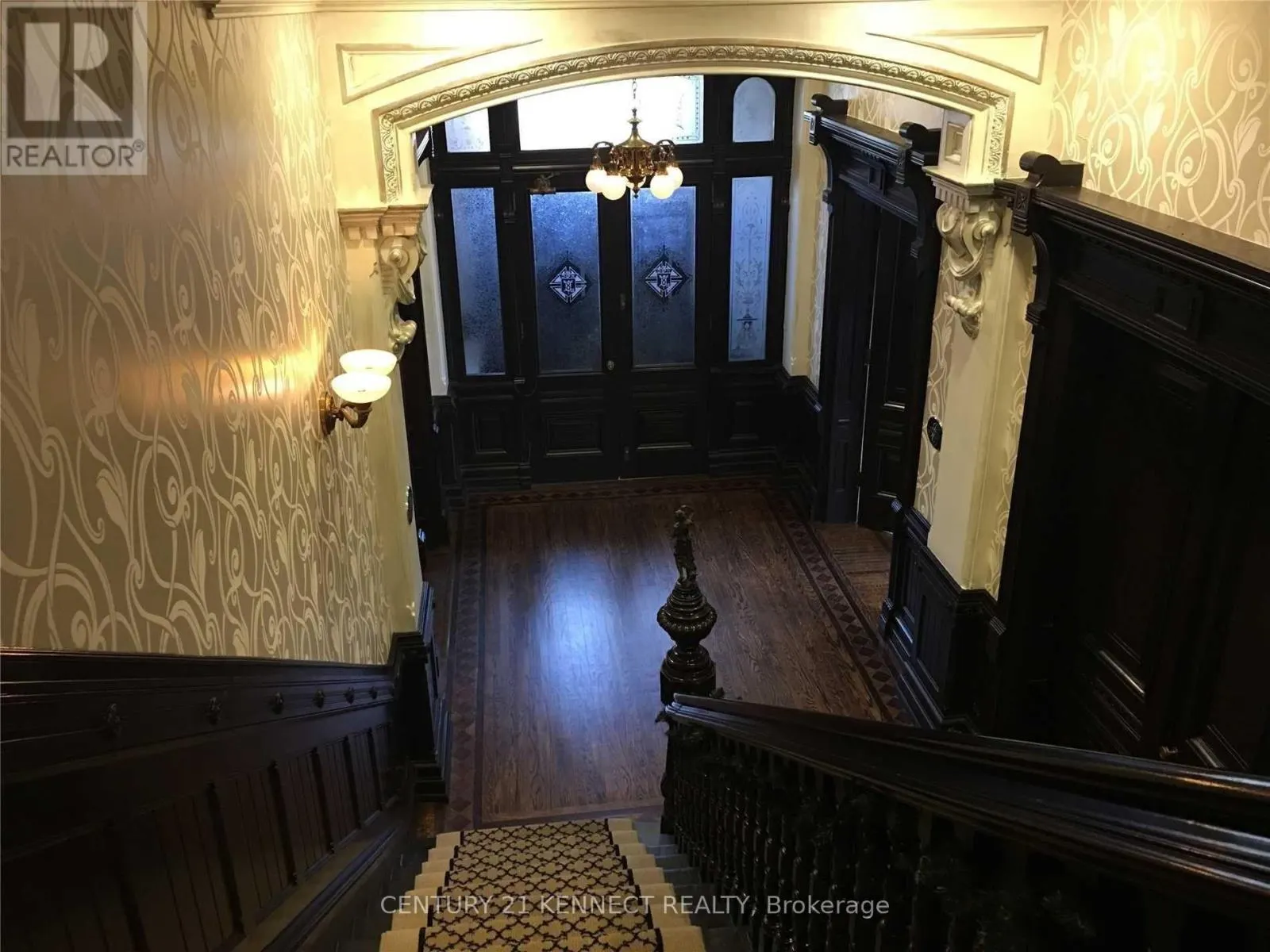 2305 - 28 LINDEN STREET