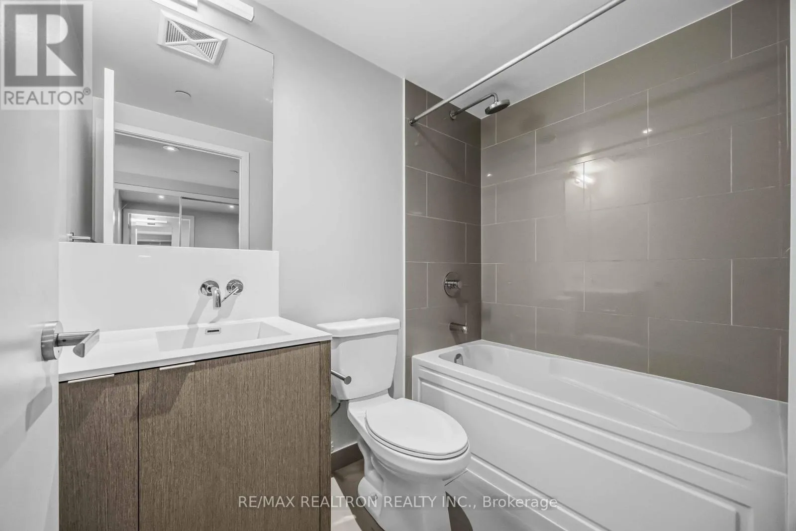 1410 - 88 HARBOUR STREET