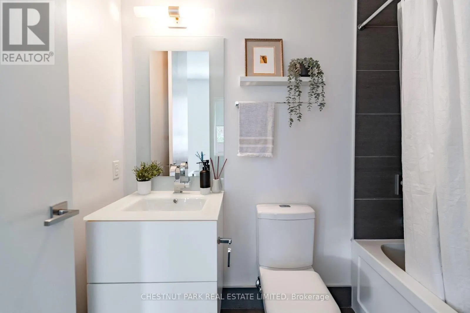 320 - 111 ST CLAIR AVENUE W
