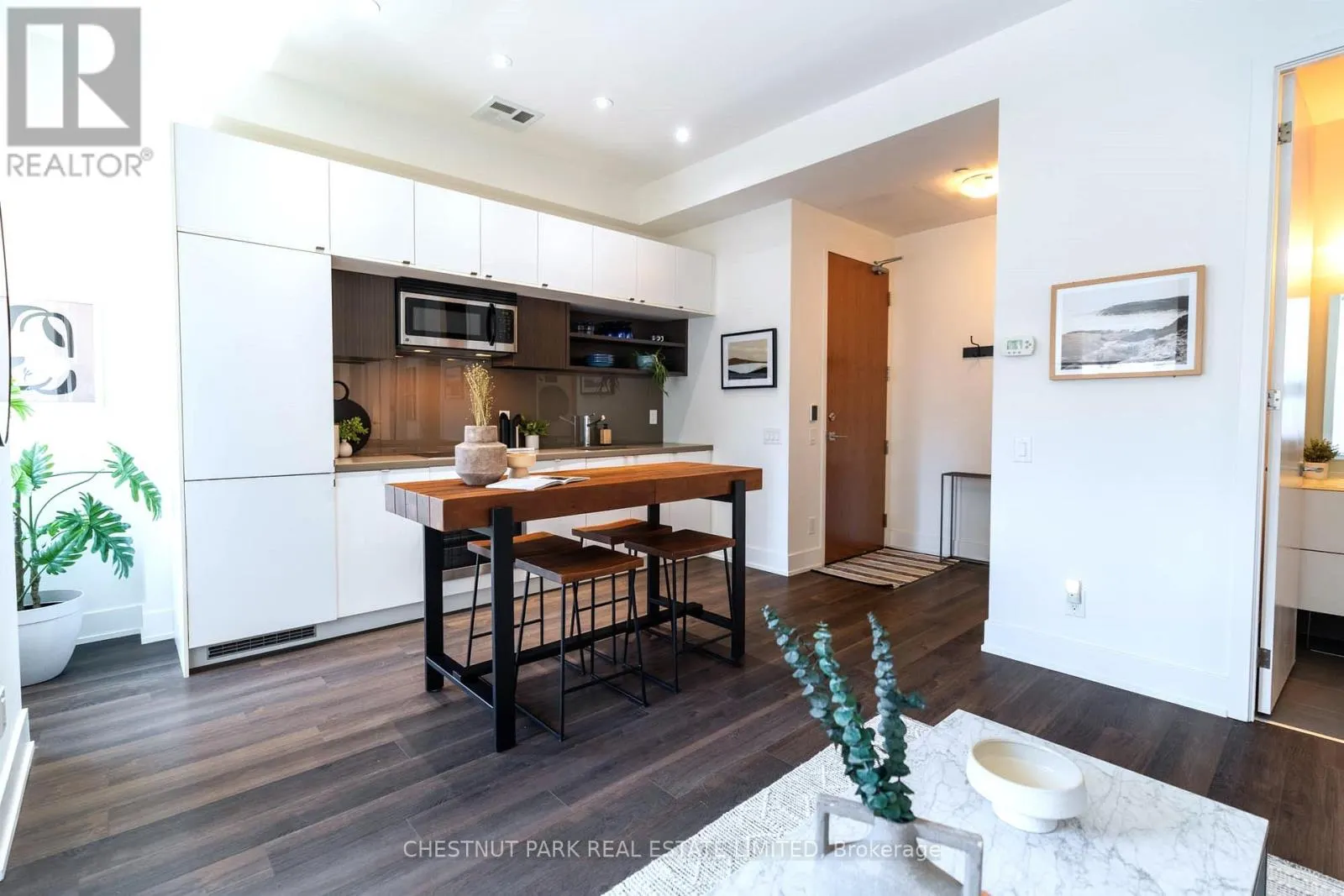 320 - 111 ST CLAIR AVENUE W