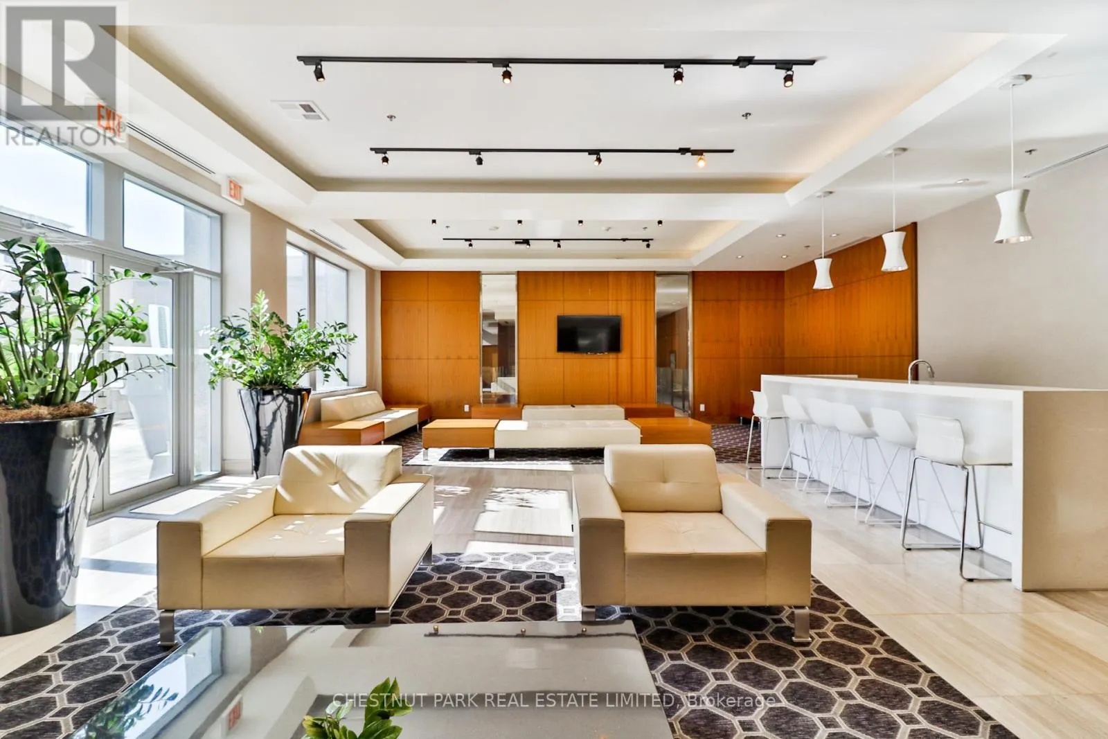 320 - 111 ST CLAIR AVENUE W