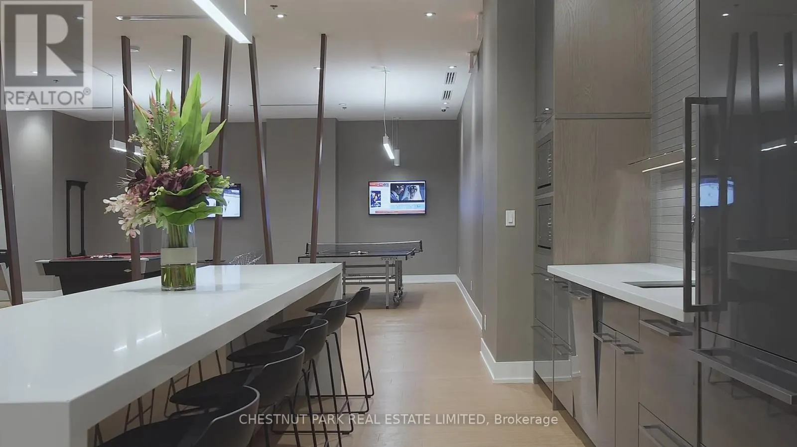 320 - 111 ST CLAIR AVENUE W