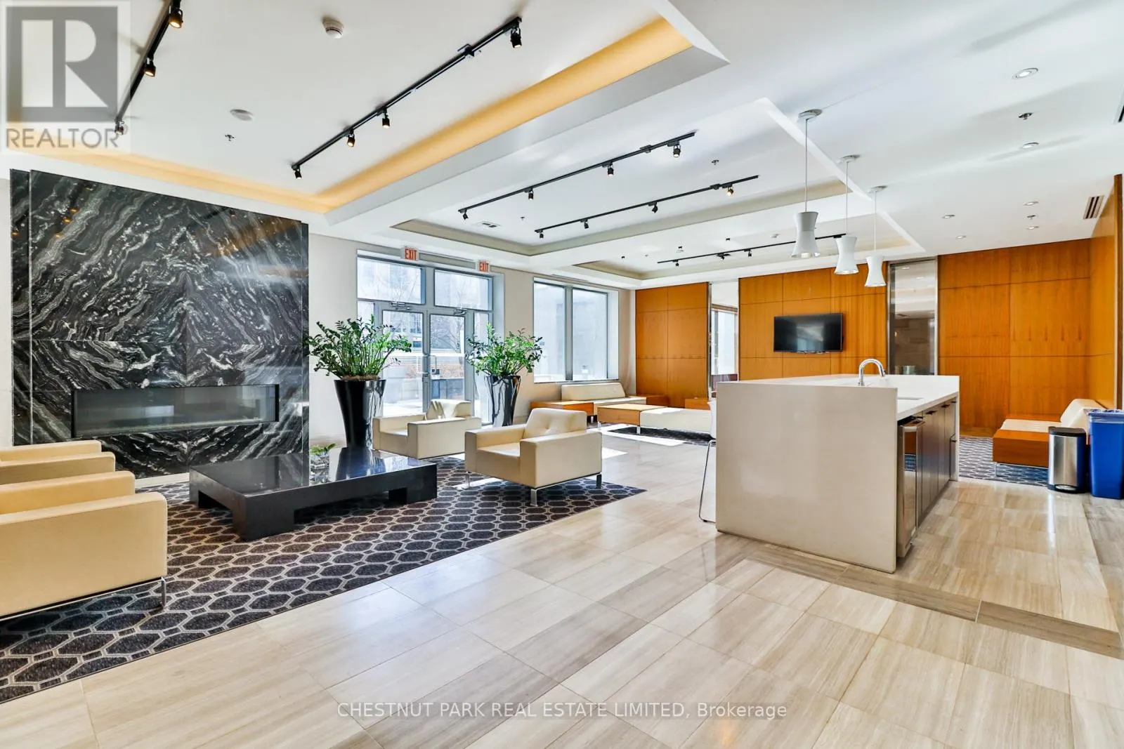 320 - 111 ST CLAIR AVENUE W