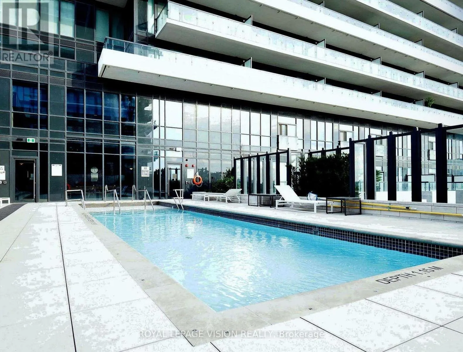 404 - 30 INN ON THE PARK DRIVE