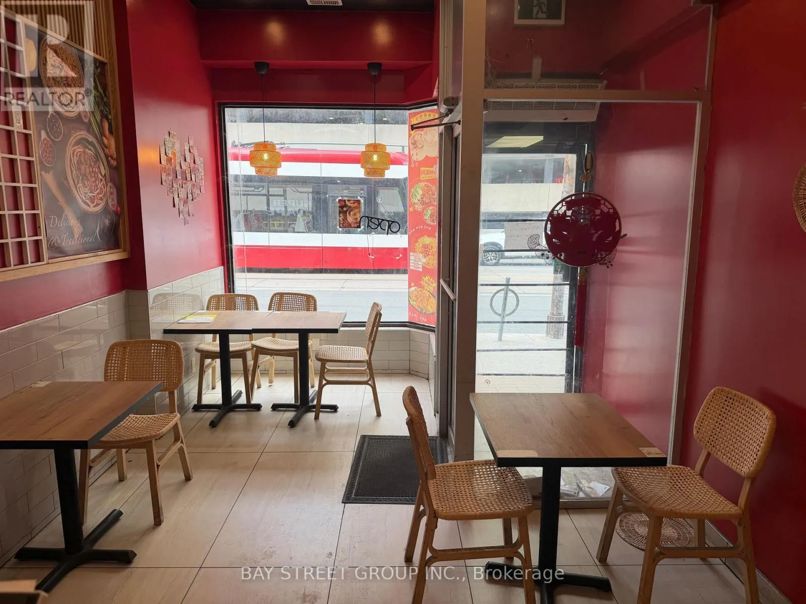 189 DUNDAS STREET W