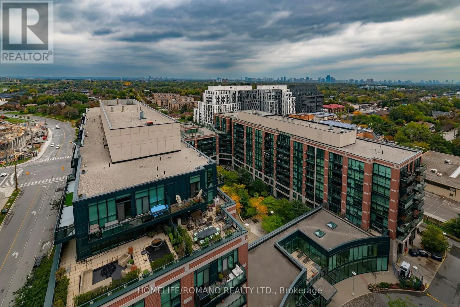 1602 - 31 TIPPETT ROAD