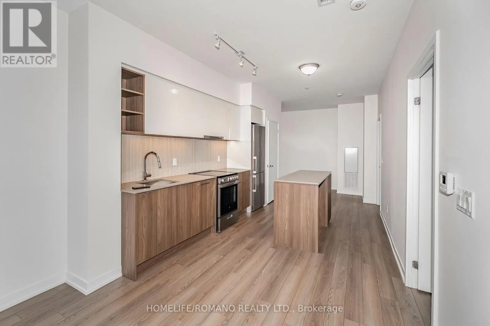 1602 - 31 TIPPETT ROAD