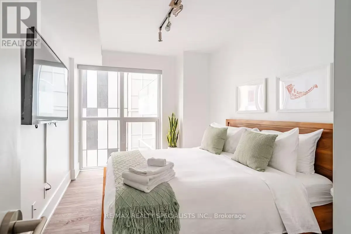 304 - 300 FRONT STREET W