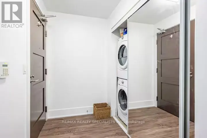 304 - 300 FRONT STREET W