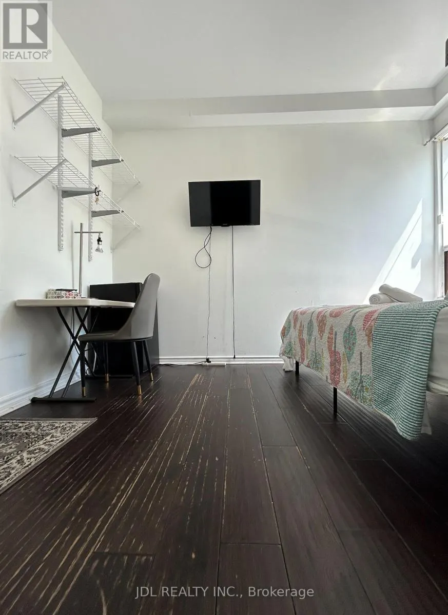 PRETTY BEDROOM MAIN FLOOR - 3 PEMBROKE ST STREET