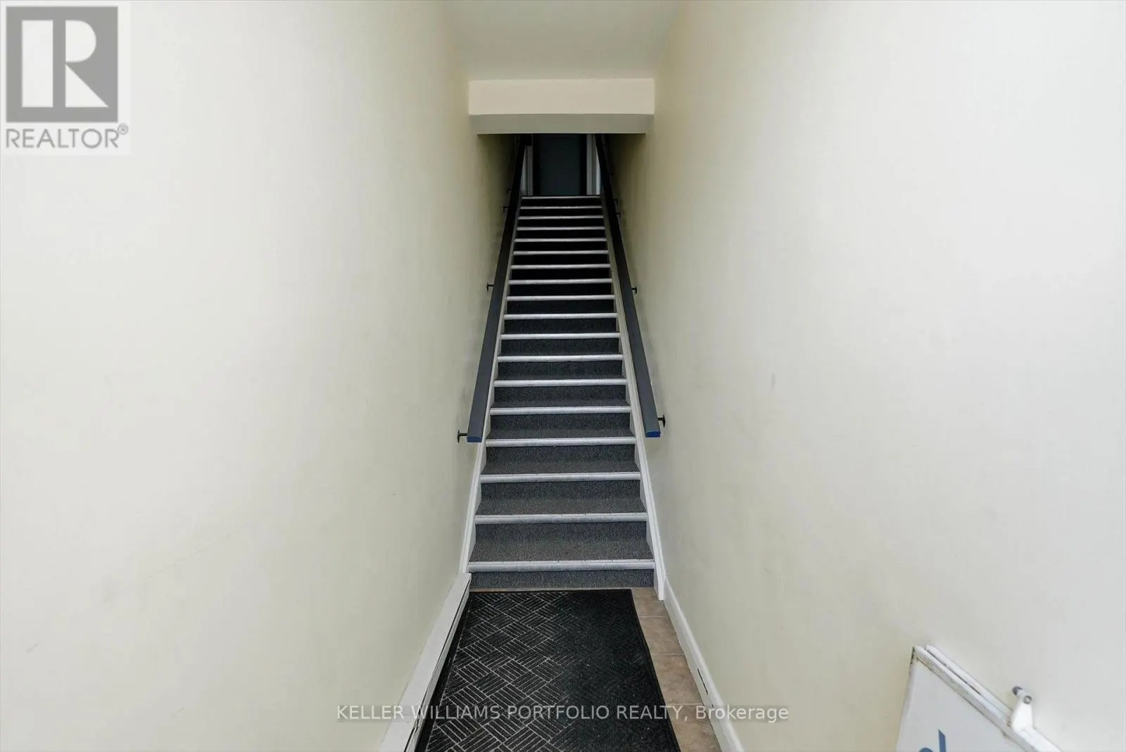 201 - 1896 AVENUE ROAD