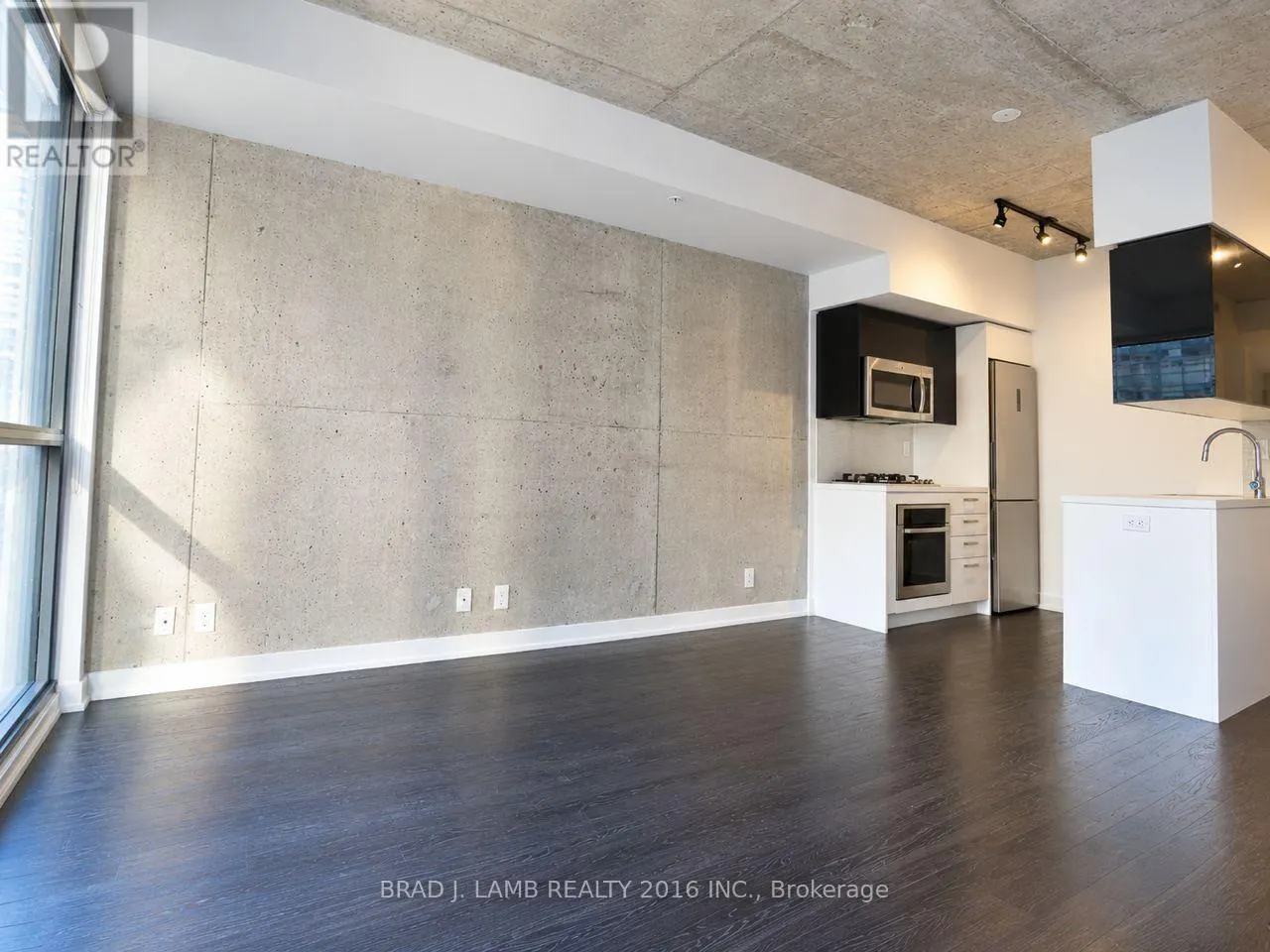 301 - 39 BRANT STREET